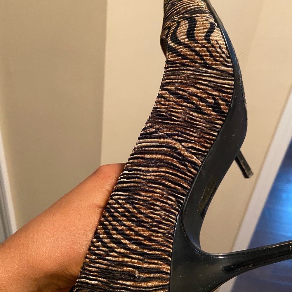 Gorgeous vintage animal print j Renee pump - Picture 4 of 5